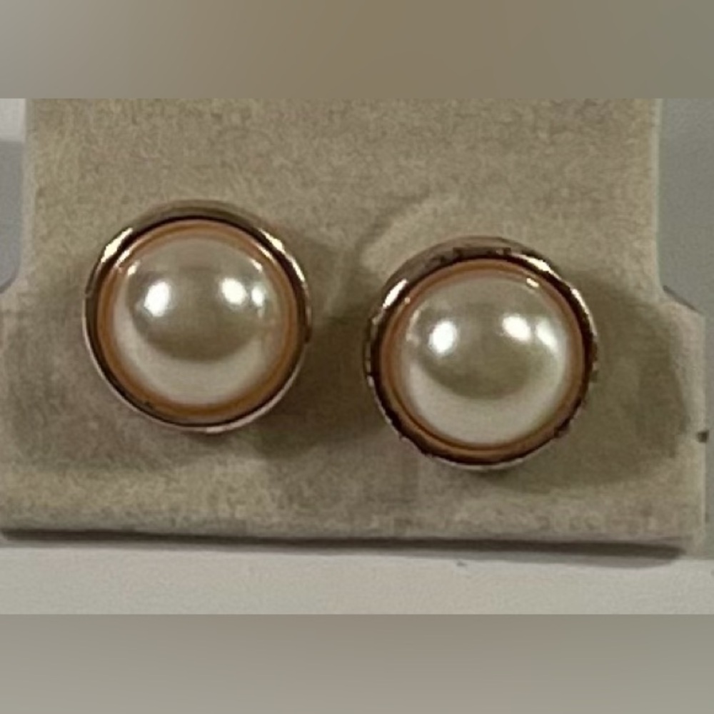 NEW Elegant Pearl Stud Earrings